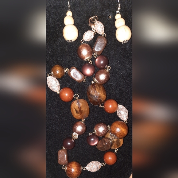 Set Wooden bead necklace and wood earrings - Picture 5 of 12